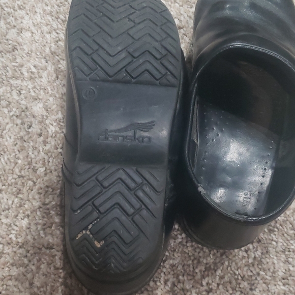 Dansko womens size 40 clogs,  broken in - Picture 4 of 5